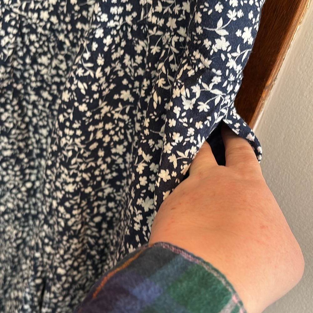 BNWT old navy linen blend jumpsuit. Size XL. Navy and white floral. - Picture 4 of 8